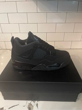 Men’s Retro 4 Black Cat Size 5.